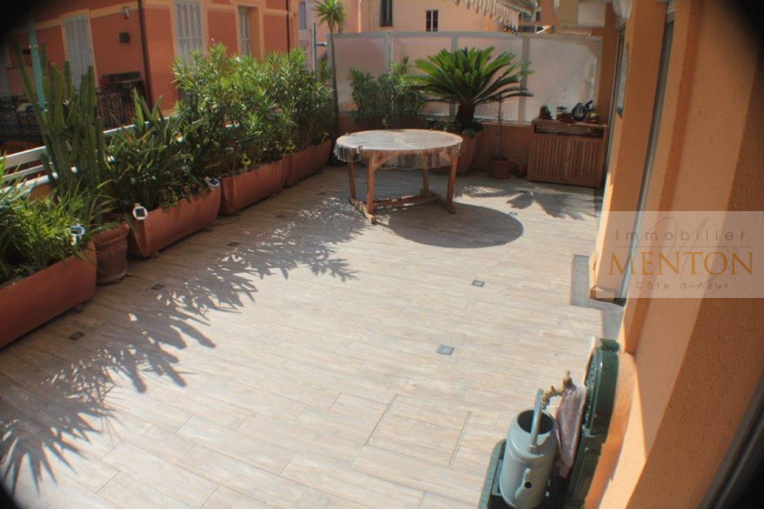 Menton centre ville, magnifique 2 pièces entièrement rénové.34 m² de terrasse — photo 3