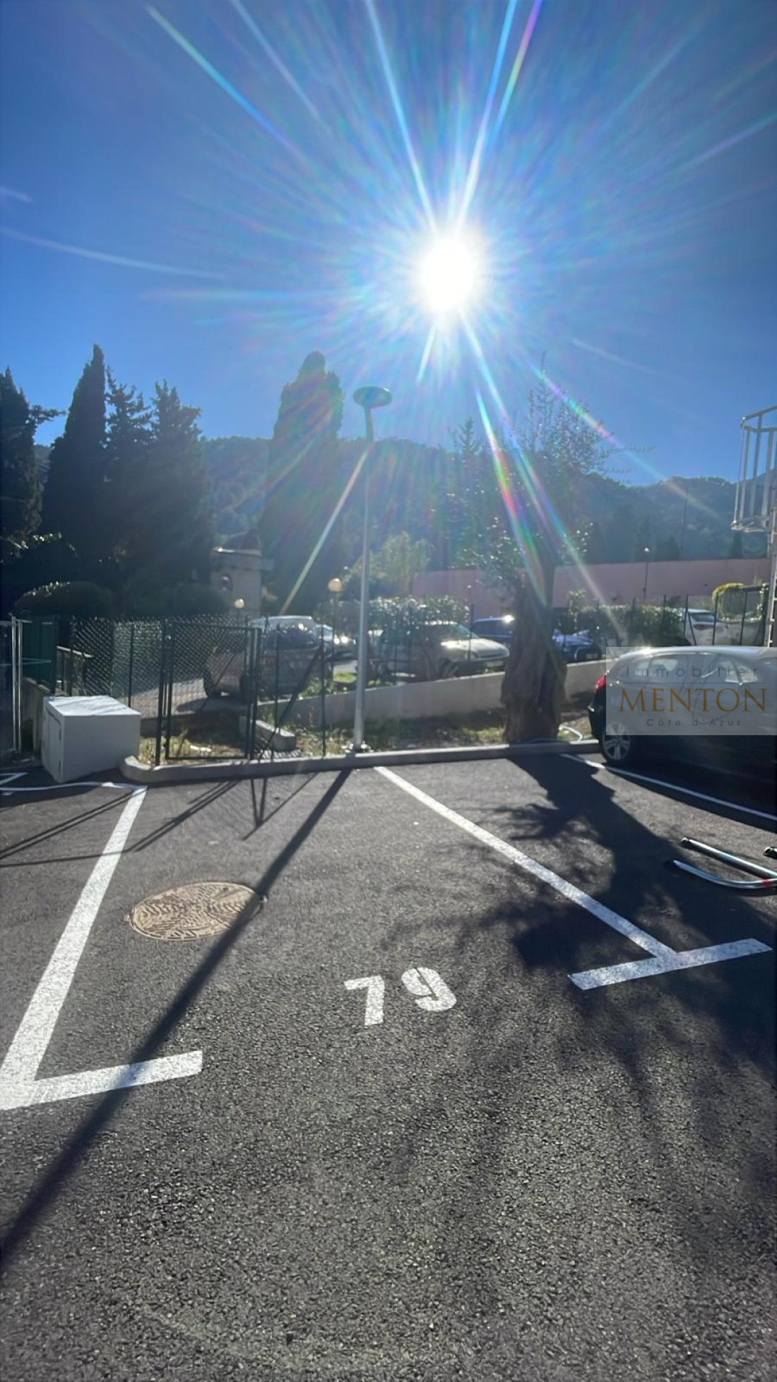 Menton -gorbio, ce parking extérieur de 13,5 m² , dans une résidence contemporaine. — photo 2