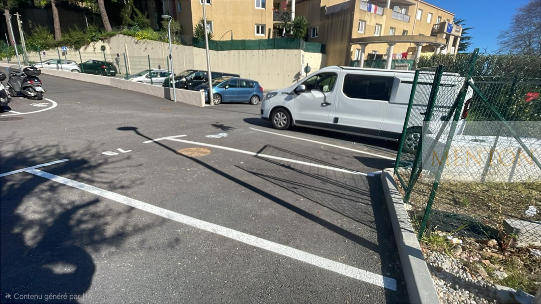 Menton -gorbio, ce parking extérieur de 13,5 m² , dans une résidence contemporaine. — photo 3
