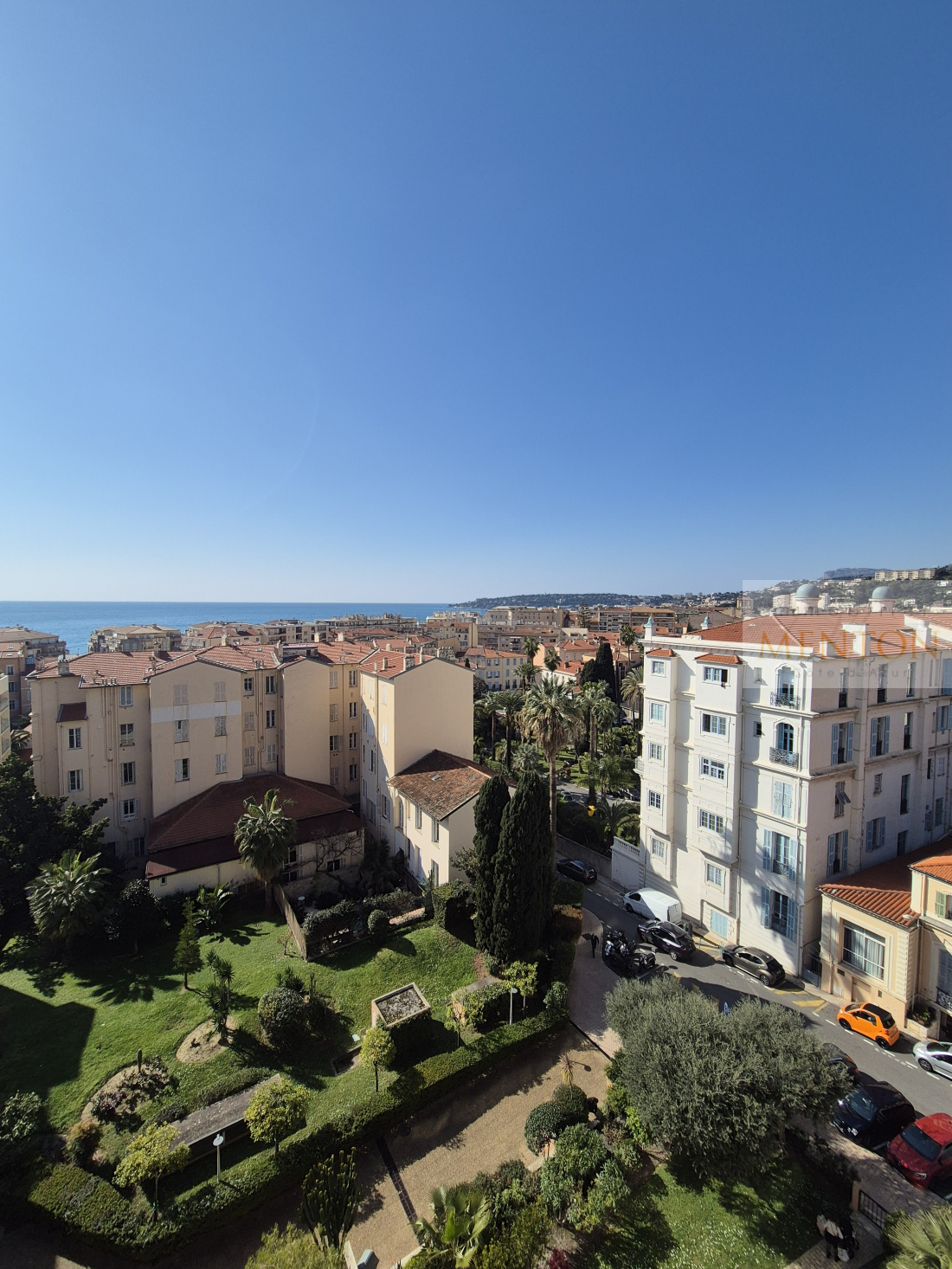Menton , 8 ème  dernier étage, 3 p de 72 m² et 22 m² de terrasses, exposition sud — photo 3