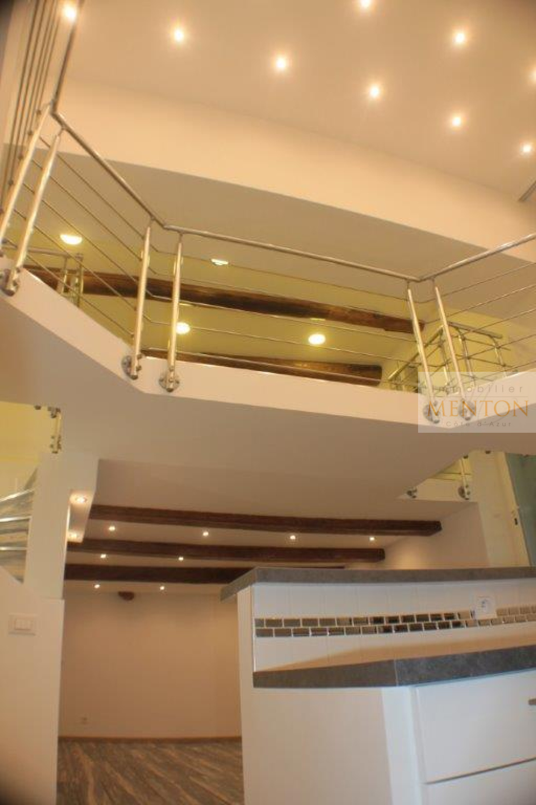 menton centre, à 50 m des plages, loft de 55 m² de design — Menton