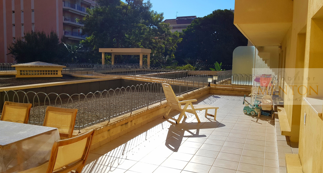 Menton centre, dans un bel immeuble situé dans le carré d 'or, entre la mer et les tennis , ce 4 pièces de 119 — photo 5