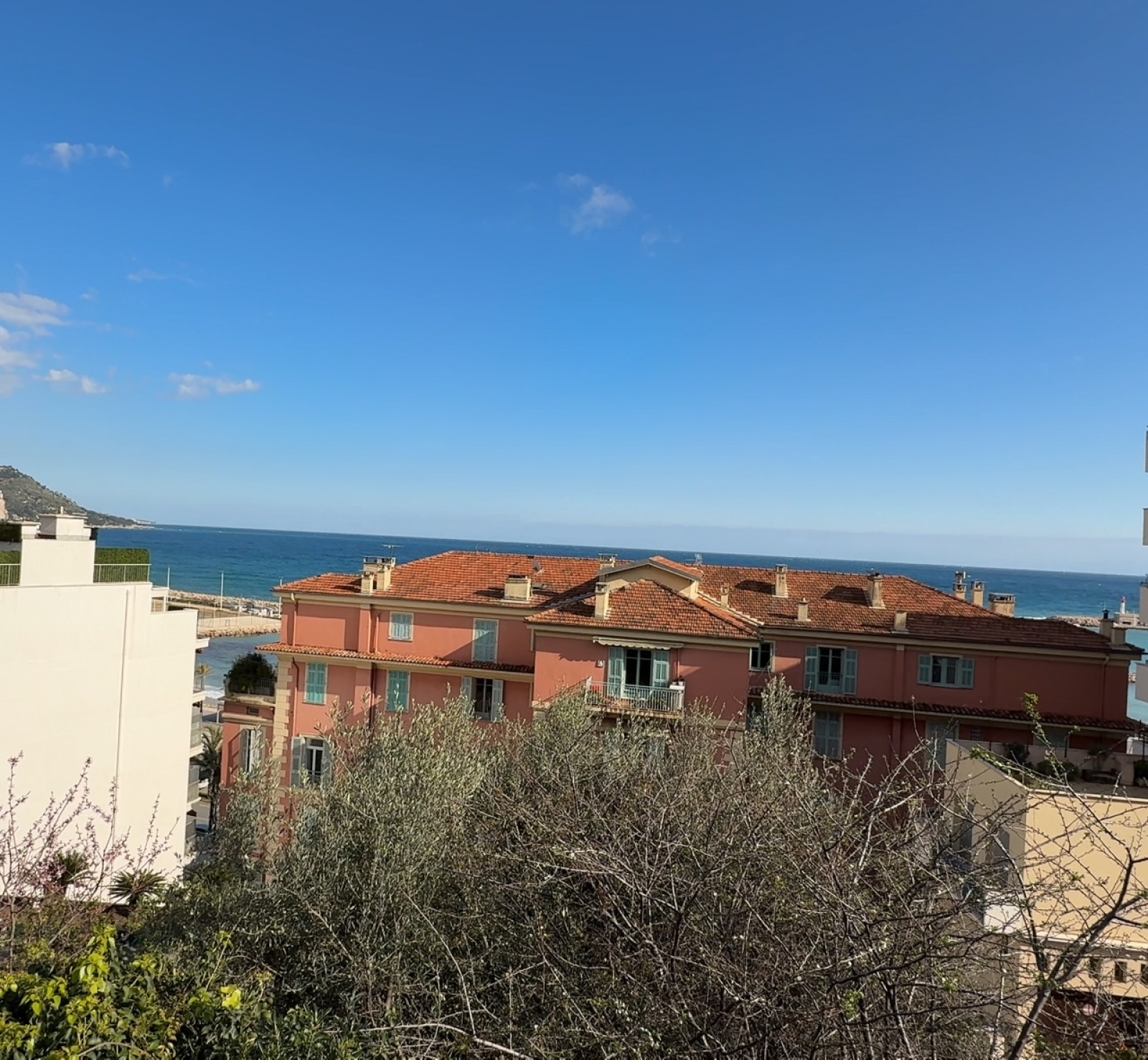RARE sur Menton Garavan-maison mitoyenne-3 chambres-terrasses-jardin-2 parkings-grande cave-vue mer vieille vi — photo 2