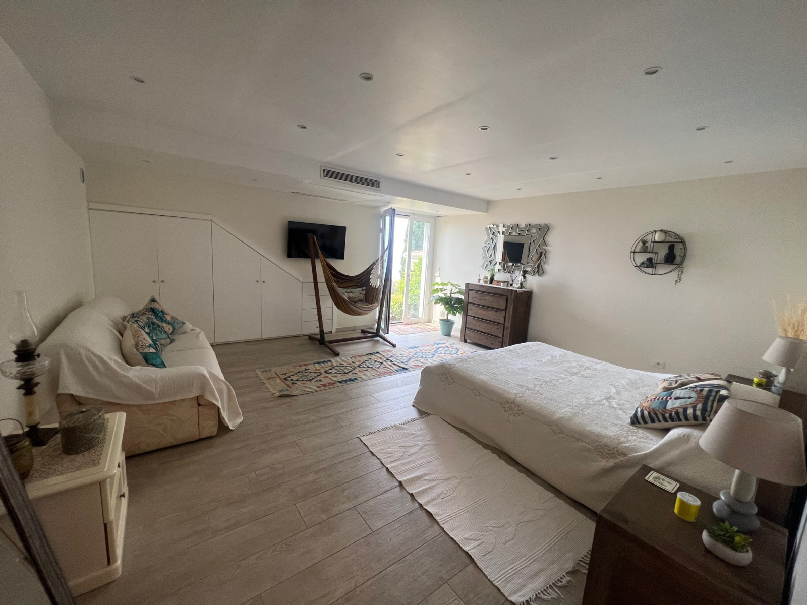 EXCLUSIVITE- DOMAINE PRIVÉ avec Piscine sur MENTON GARAVAN- VILLA JUMELEE  T5/6 de 200m2 environ, sur 3 niveau — photo 5