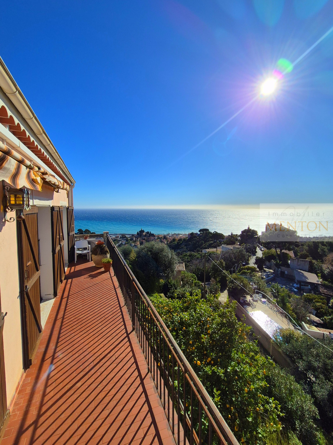 Menton,dernier étage,  villa dolce,appartement Maison de 73 m², terrain de 1629 m²,vue mer exceptionnelle. — Menton