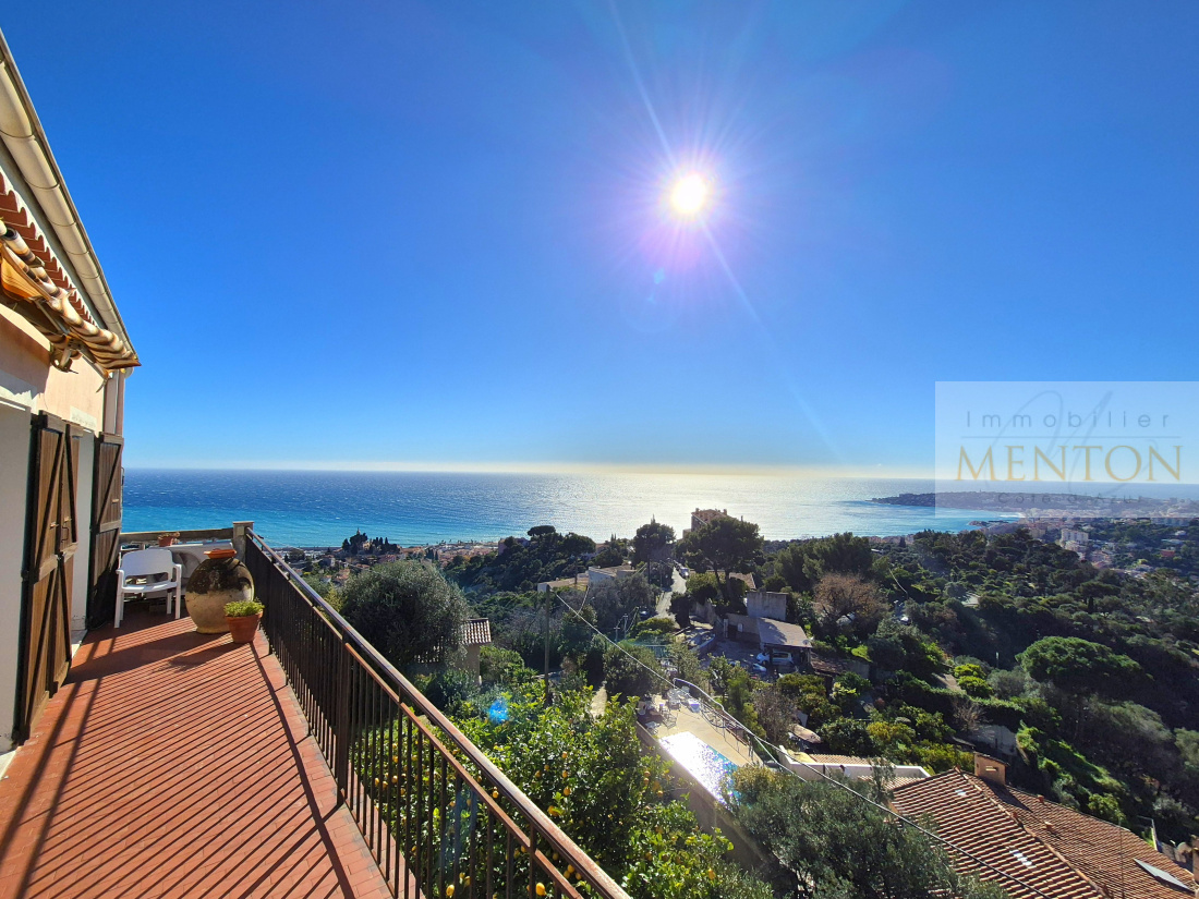 Menton,dernier étage,  villa dolce,appartement Maison de 73 m², terrain de 1629 m²,vue mer exceptionnelle. — photo 2
