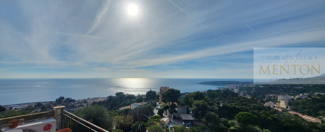 Menton, Villa Dolce, Appartement Villa,sur 575 m² de terrain en pleine vue mer exceptionnelle. — Menton