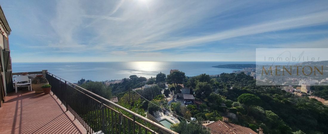 Menton, Villa Dolce, Appartement Villa,sur 575 m² de terrain en pleine vue mer exceptionnelle. — photo 2