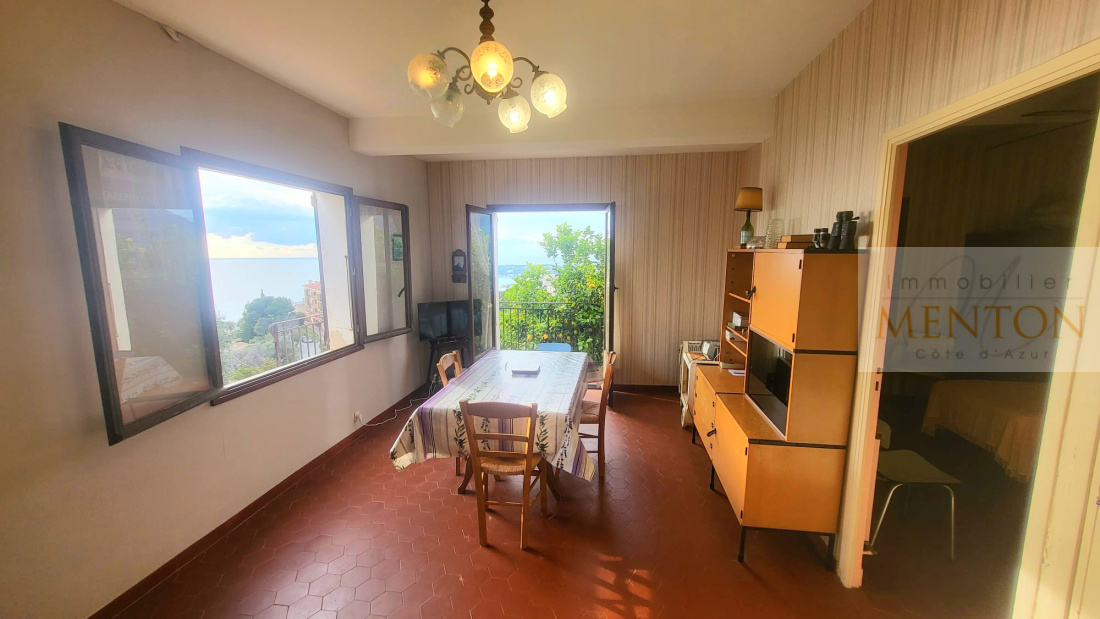 Menton, Villa Dolce, Appartement Villa,sur 575 m² de terrain en pleine vue mer exceptionnelle. — photo 3