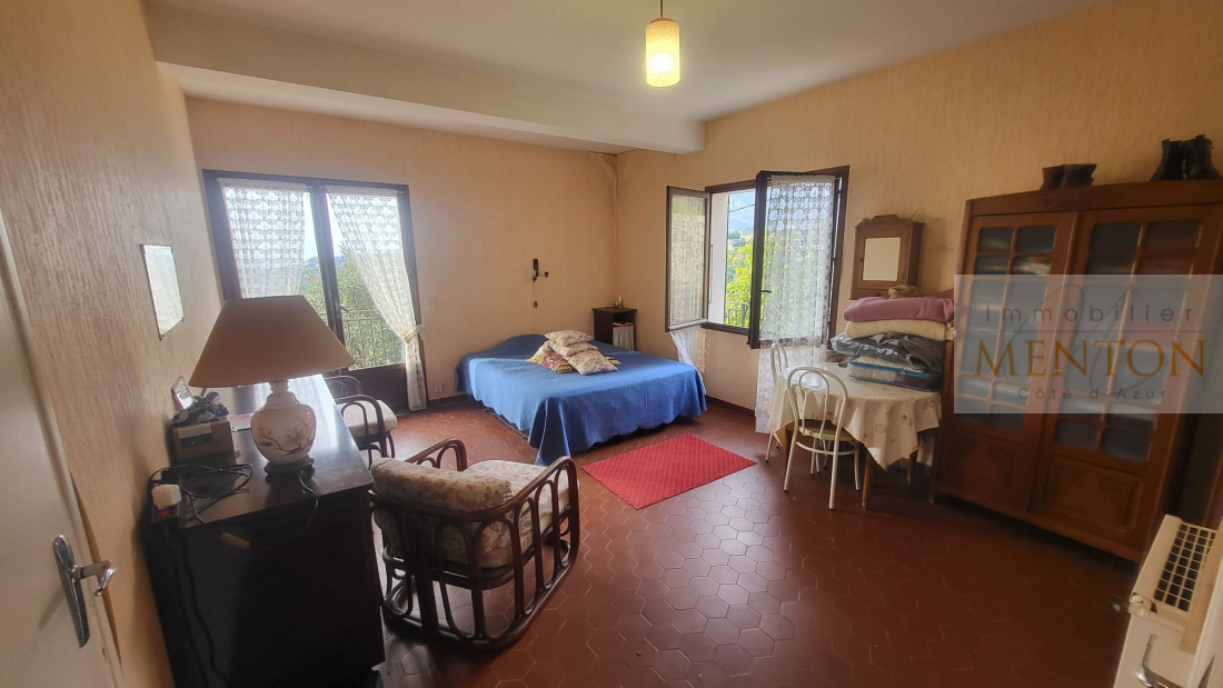 Menton, Villa Dolce, Appartement Villa,sur 575 m² de terrain en pleine vue mer exceptionnelle. — photo 5