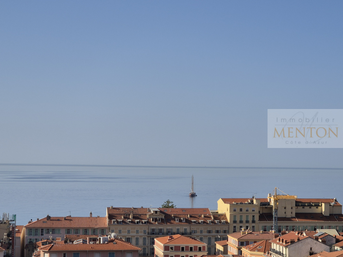 Menton appartement villa d 'exception, 4 pièces 130 m² , 200 m² de terrasse jardin, vue mer panoramique. — photo 2