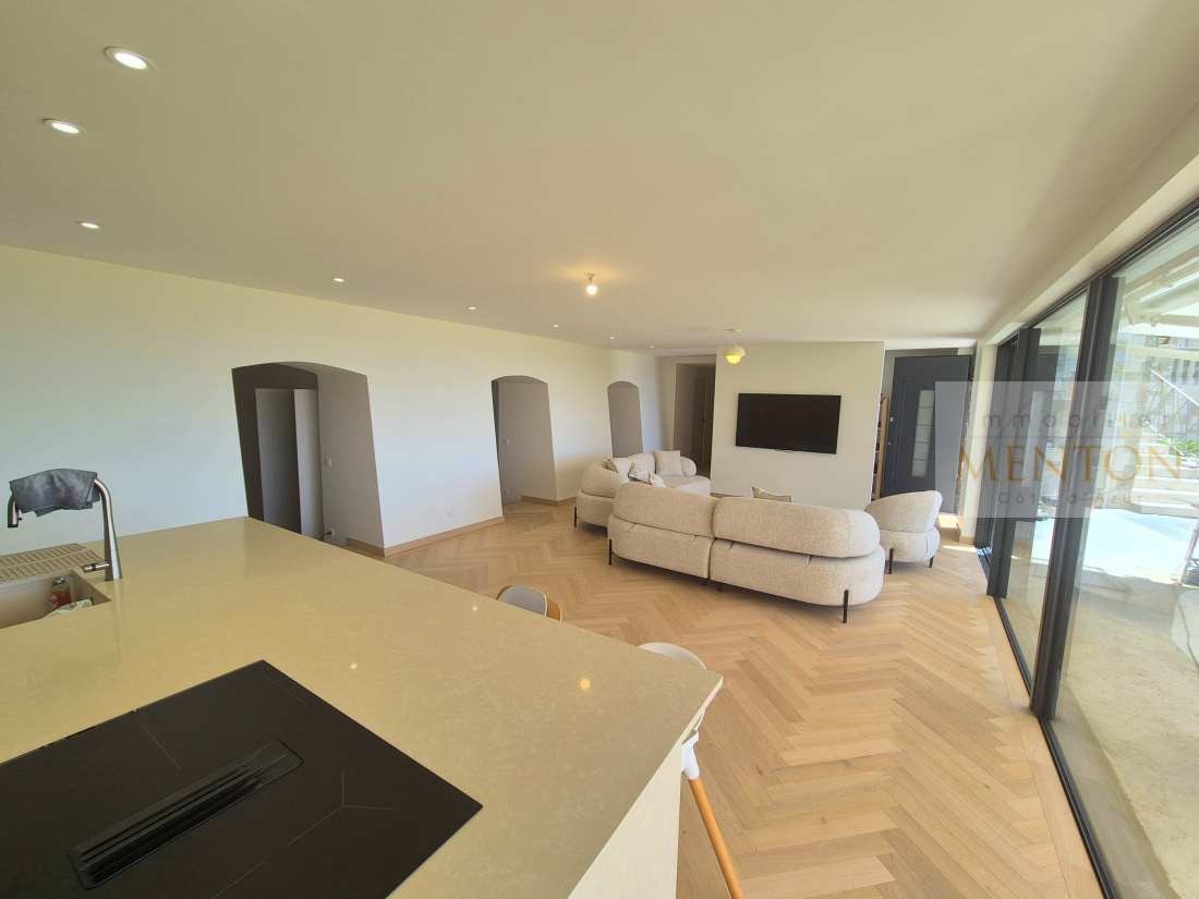 Menton appartement villa d 'exception, 4 pièces 130 m² , 200 m² de terrasse jardin, vue mer panoramique. — photo 5