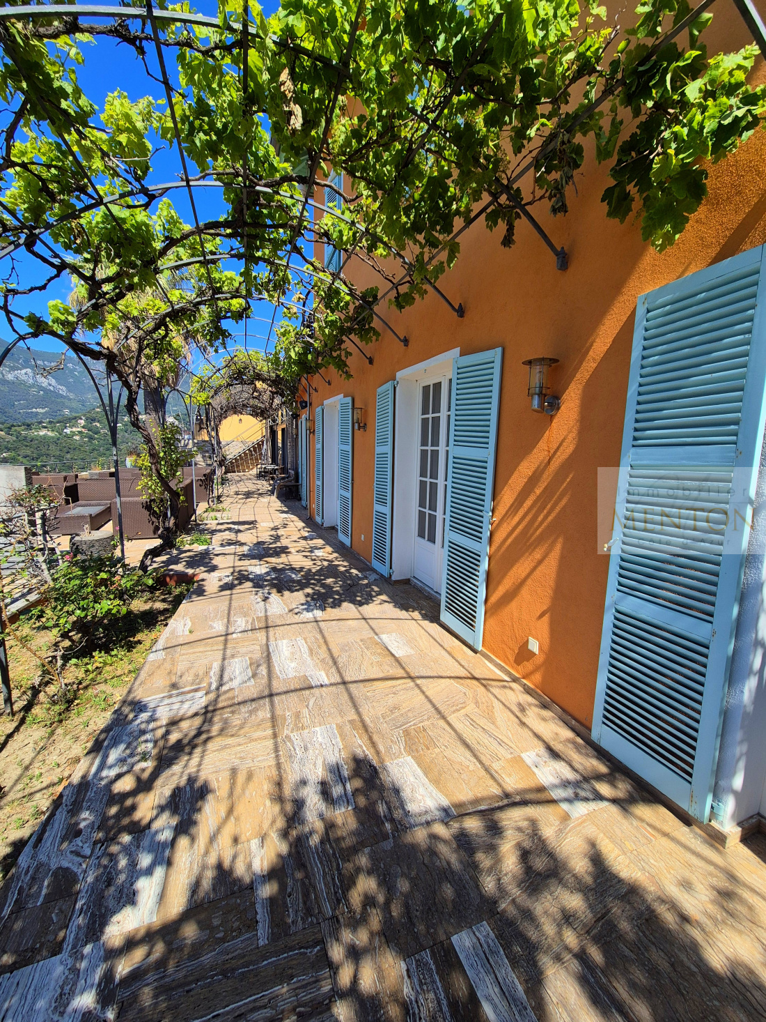 MENTON - Quartier  ANNONCIADE -  3 VILLAS - VUE PANORAMIQUE MER - PISCINE 1800m terrain  - parkings — photo 4