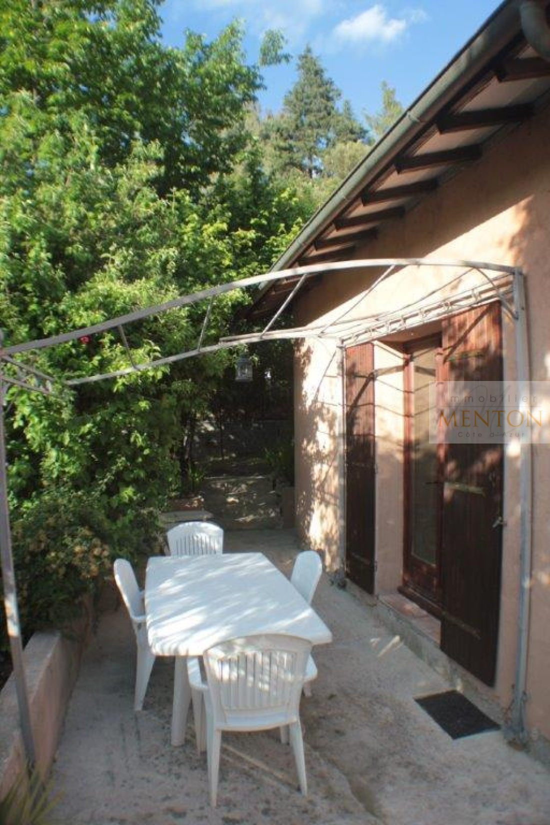 Menton. RARE  maison de plein pied de 94 m² et 480 m² de terrain — Menton