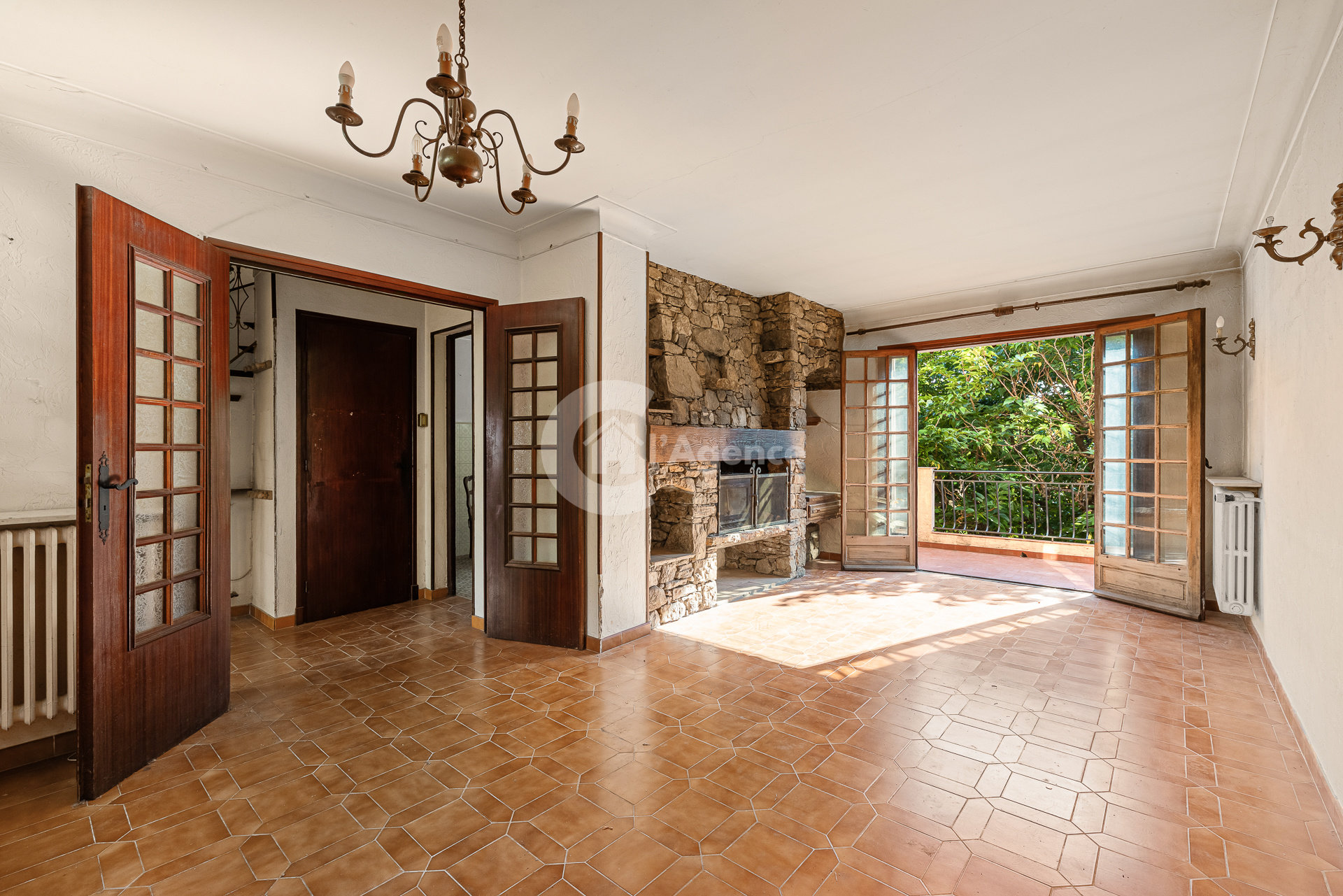 Maison à Mouans-Sartoux, 200 m² sur 1120 m² de terrain — photo 2