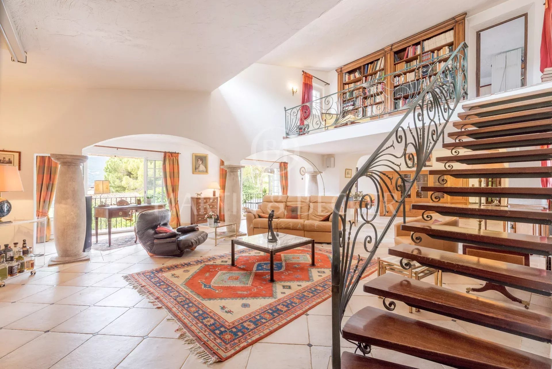 Maison à Mougins, 470 m² sur 3320 m² de terrain — photo 3