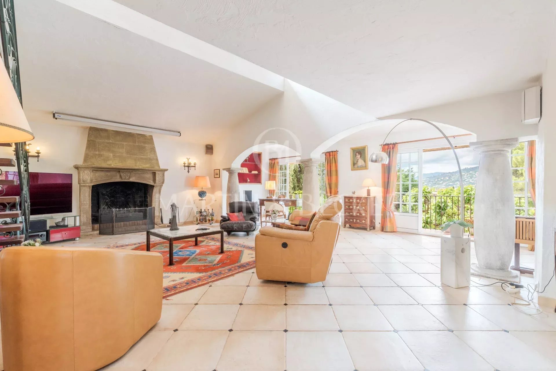 Maison à Mougins, 470 m² sur 3320 m² de terrain — photo 5