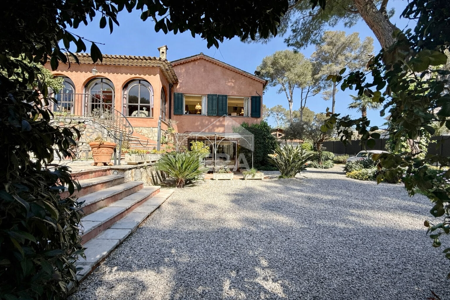 Maison à Mougins, 320 m² sur 1100 m² de terrain — photo 2