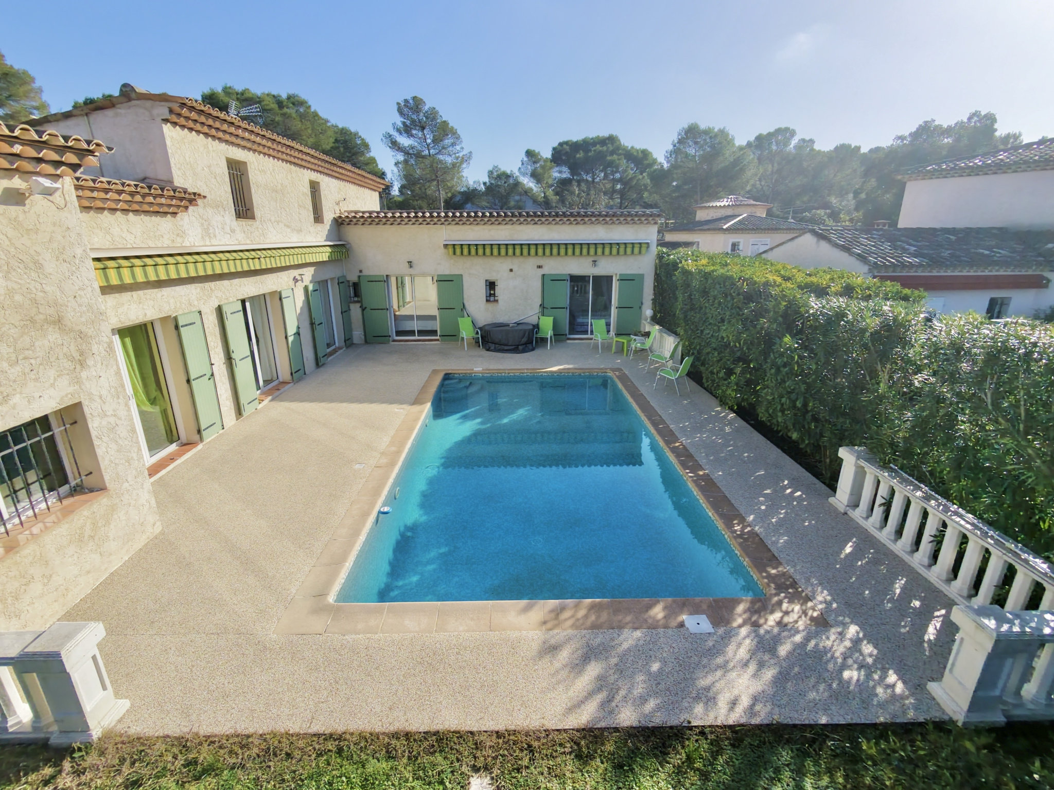 Maison à Mougins, 190 m² sur 676 m² de terrain — photo 1