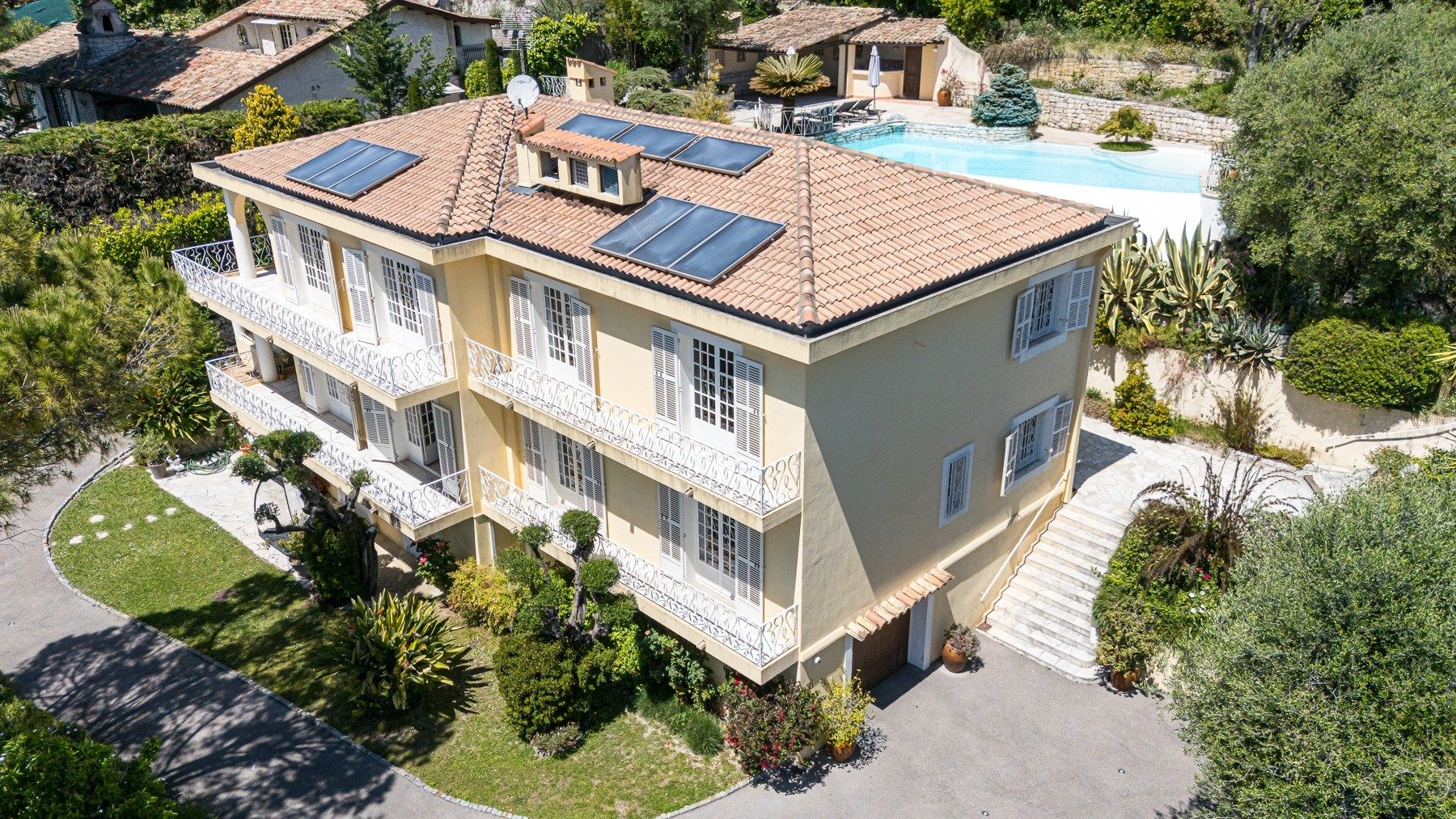 Vente Villa Nice 10 Pièces 386 m² — photo 2