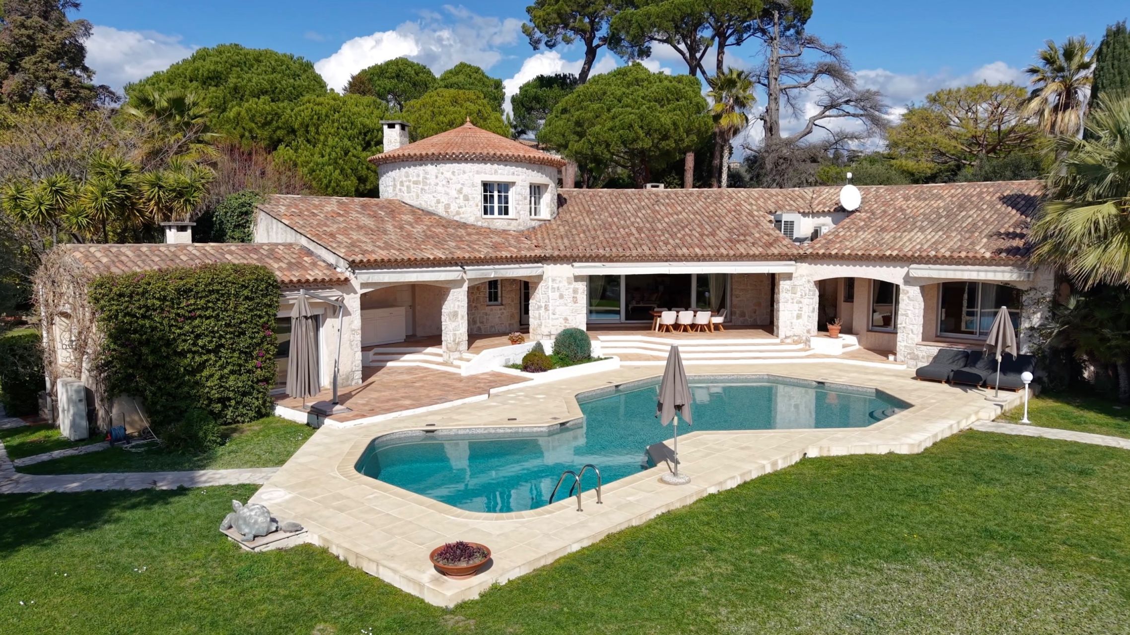 Vente Villa Nice 12 Pièces 530 m² — photo 1