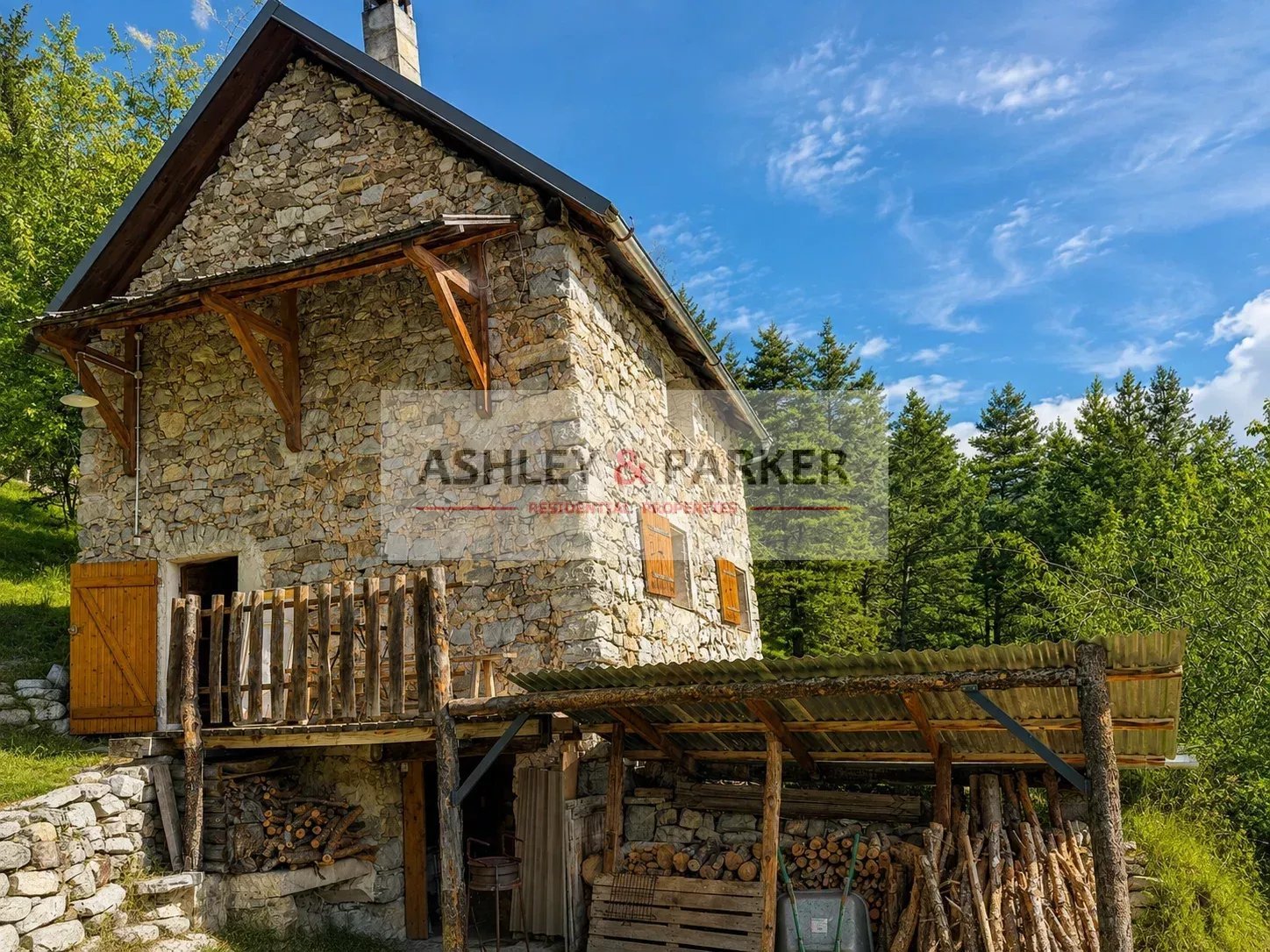 Maison à Péone, 50 m² sur 35471 m² de terrain — photo 2