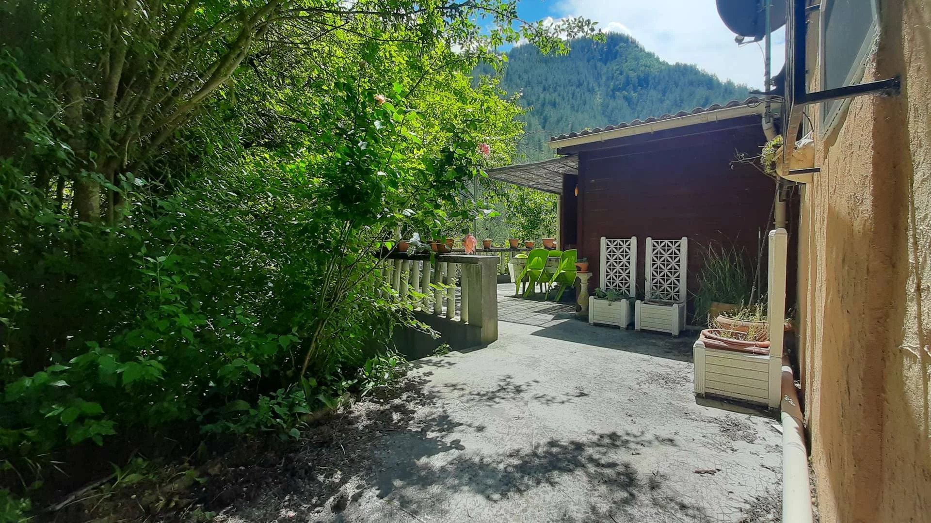 Maison à Puget-Rostang, 72 m² sur 2370 m² de terrain — photo 3