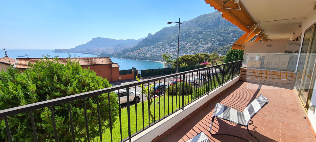 Roquebrune Cap Martin Beau 3 pièces , vue mer terrasse et jardin — Roquebrune-Cap-Martin