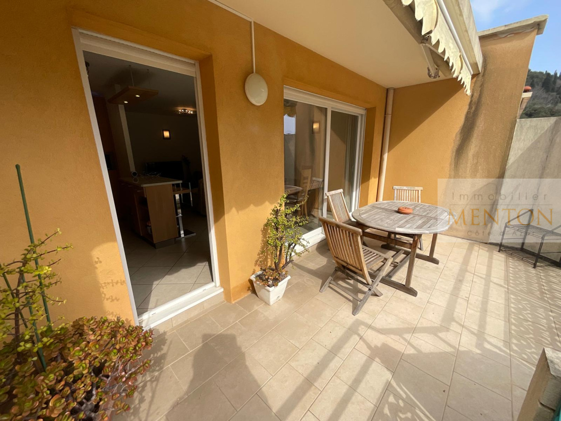 À Roquebrune-Cap-Martin, appartement trois pièces de 58 m2, dernier étage, garage fermé et cave — photo 3