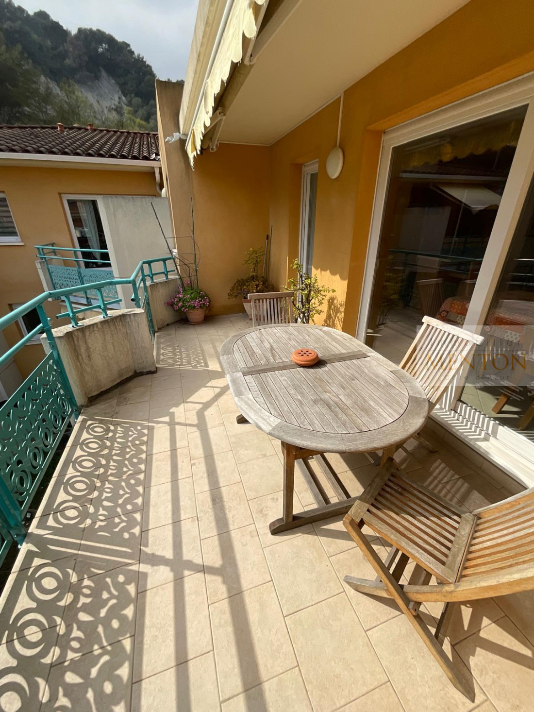 À Roquebrune-Cap-Martin, appartement trois pièces de 58 m2, dernier étage, garage fermé et cave — photo 4