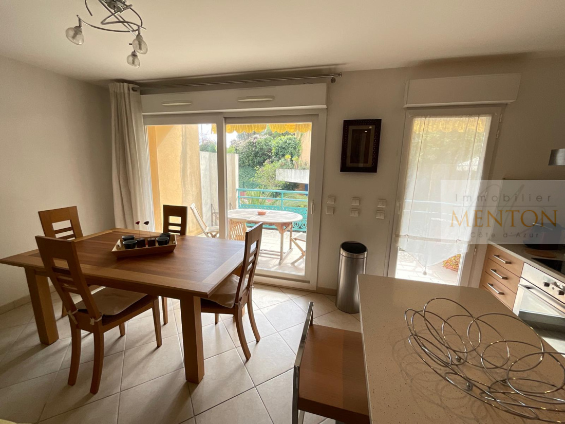À Roquebrune-Cap-Martin, appartement trois pièces de 58 m2, dernier étage, garage fermé et cave — photo 5