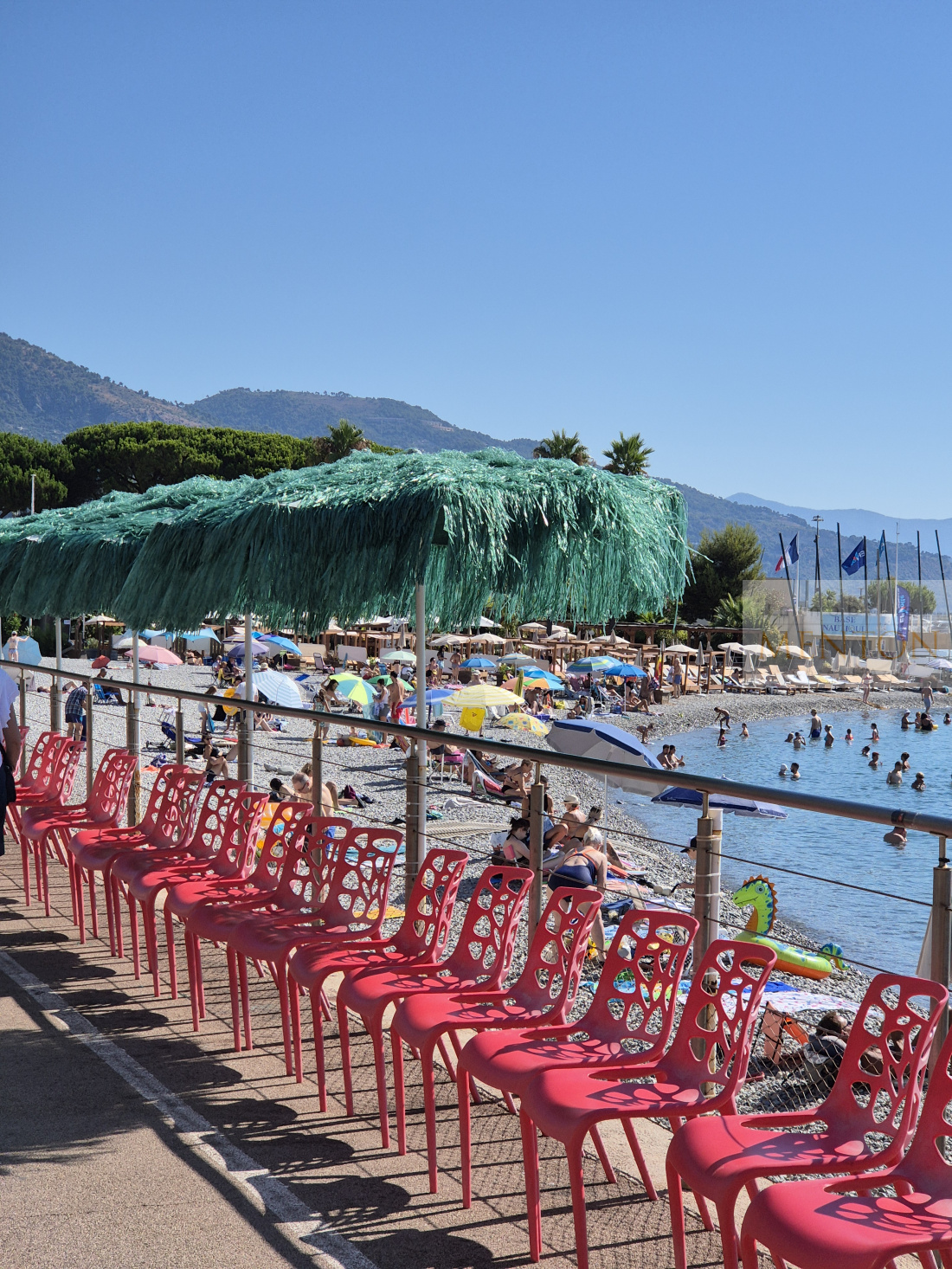 roquebrune cap martin, 2 pièces , 3ème étage, terrasse , parking , à 50 m des plages. — photo 3