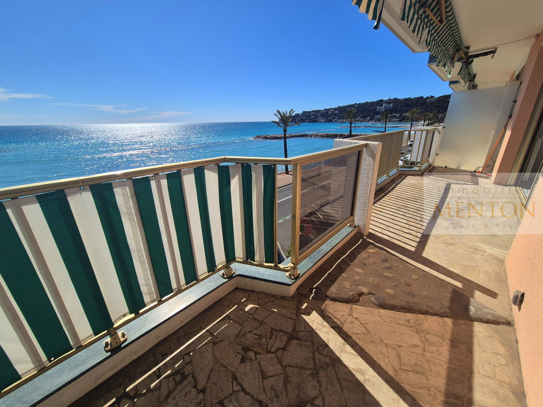 roquebrune cap martin, 2 pièces front de, mer terrasse+de 12 m², cave — Roquebrune-Cap-Martin