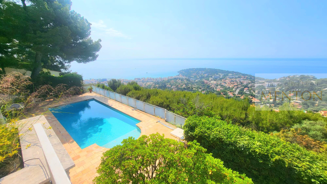 Roquebrune Cap Martin vaste propriété vue mer piscine — Roquebrune-Cap-Martin