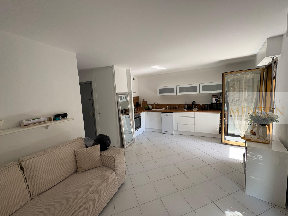 ROQUEBRUNE CAP MARTIN QUARTIER DE LA PLAGE DEUX PIECES JARDIN TERRASSE GARAGE FERME — photo 2