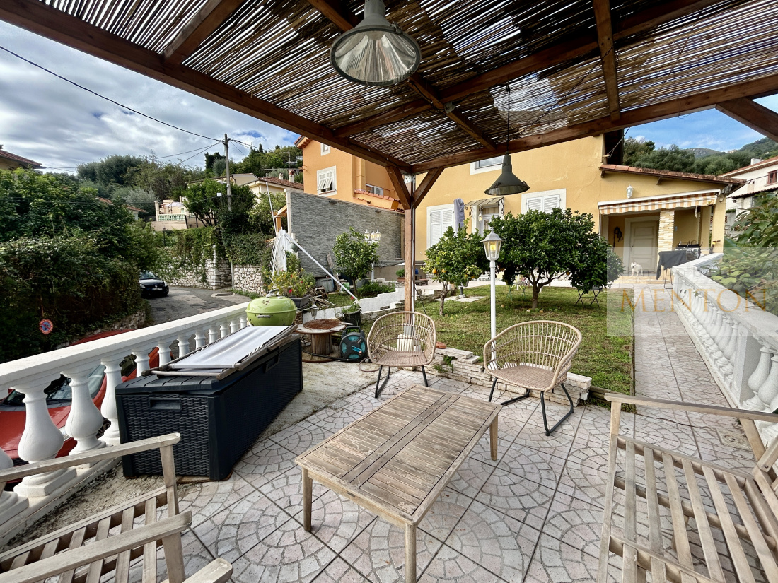 Roquebrune Carnolès partie de maison 5 pièces garage — Roquebrune-Cap-Martin