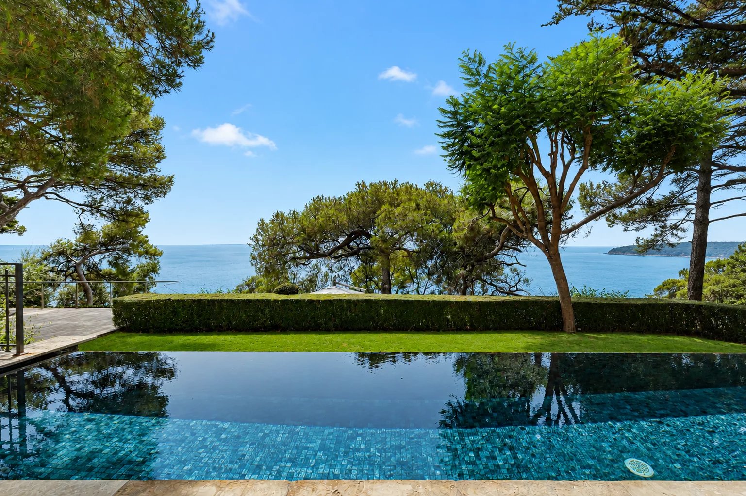 Achat Villa Saint-Jean-Cap-Ferrat pieds dans l'eau rénovée avec vue mer panoramique — photo 2