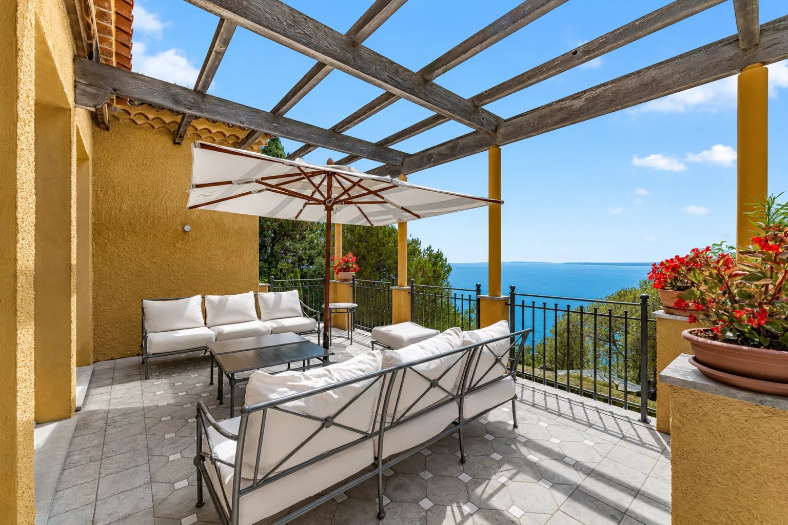 Achat Villa Saint-Jean-Cap-Ferrat pieds dans l'eau rénovée avec vue mer panoramique — photo 3